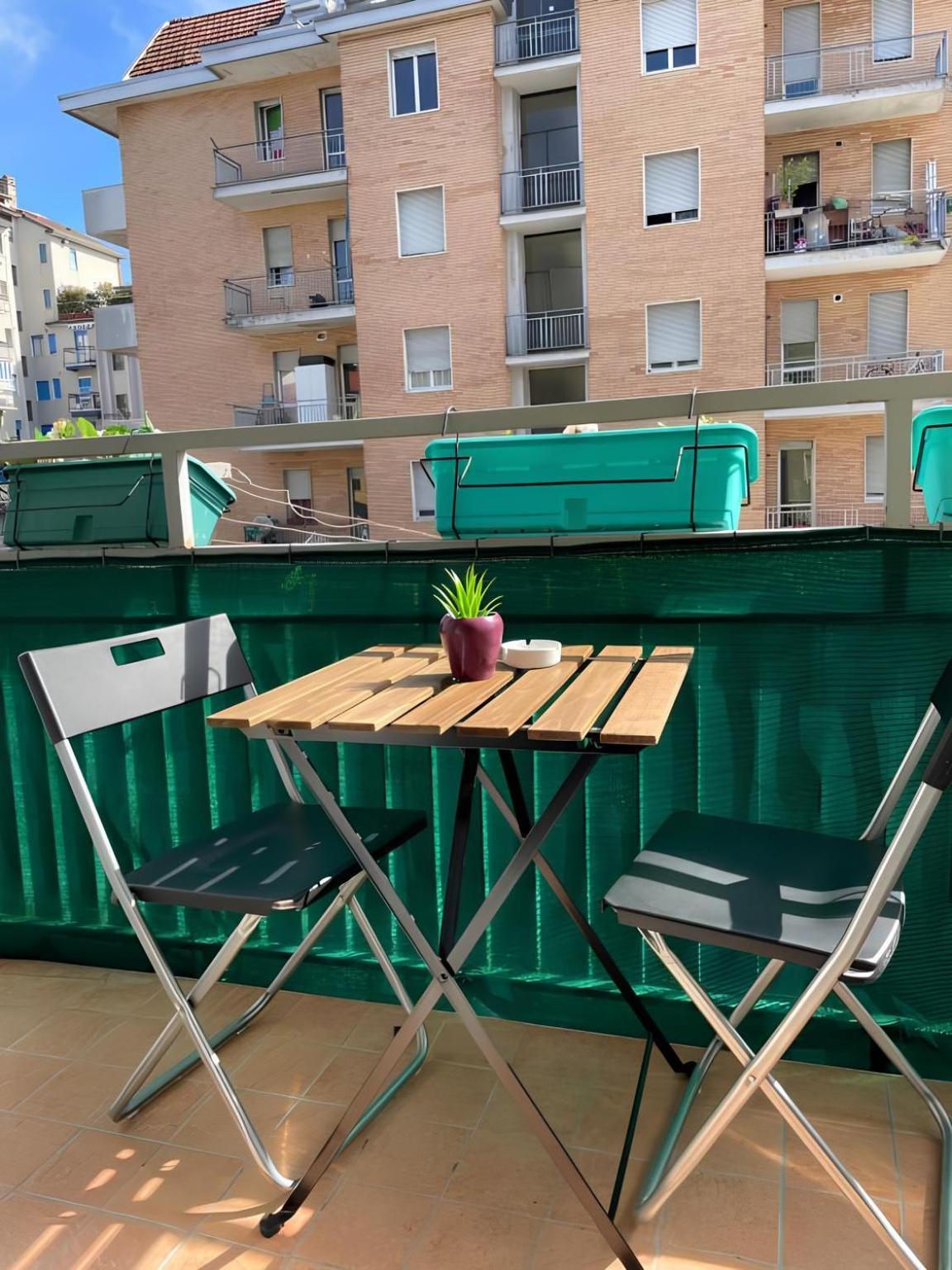 Gardone Apartment - Ampio Appartamento Con 2 Camere Da Letto - Comodo Per Duomo! Milão Exterior foto