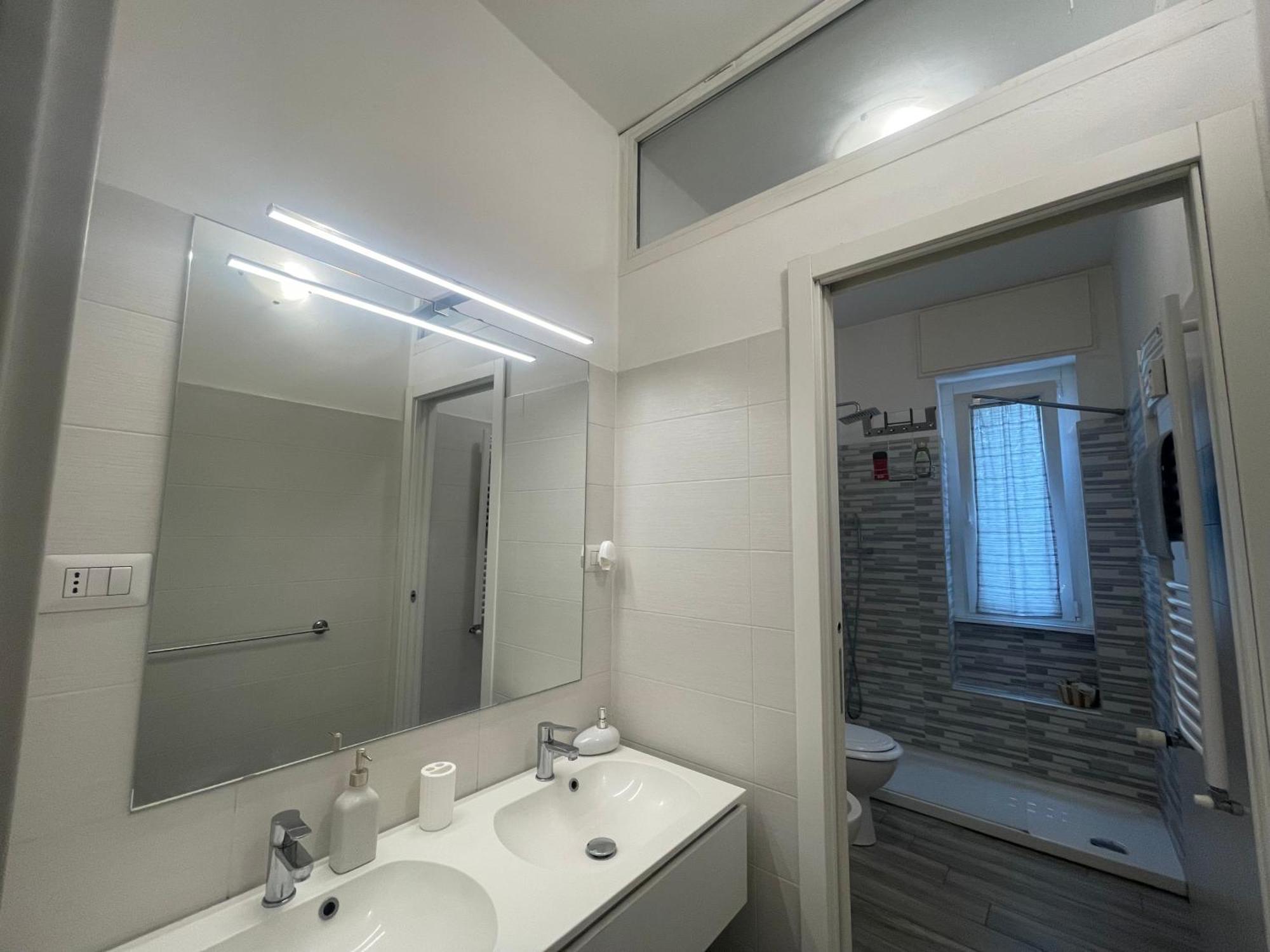 Gardone Apartment - Ampio Appartamento Con 2 Camere Da Letto - Comodo Per Duomo! Milão Exterior foto